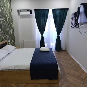 Апартаменты Shirin And Cozy With Jacuzzi Balcony, Тбилиси
